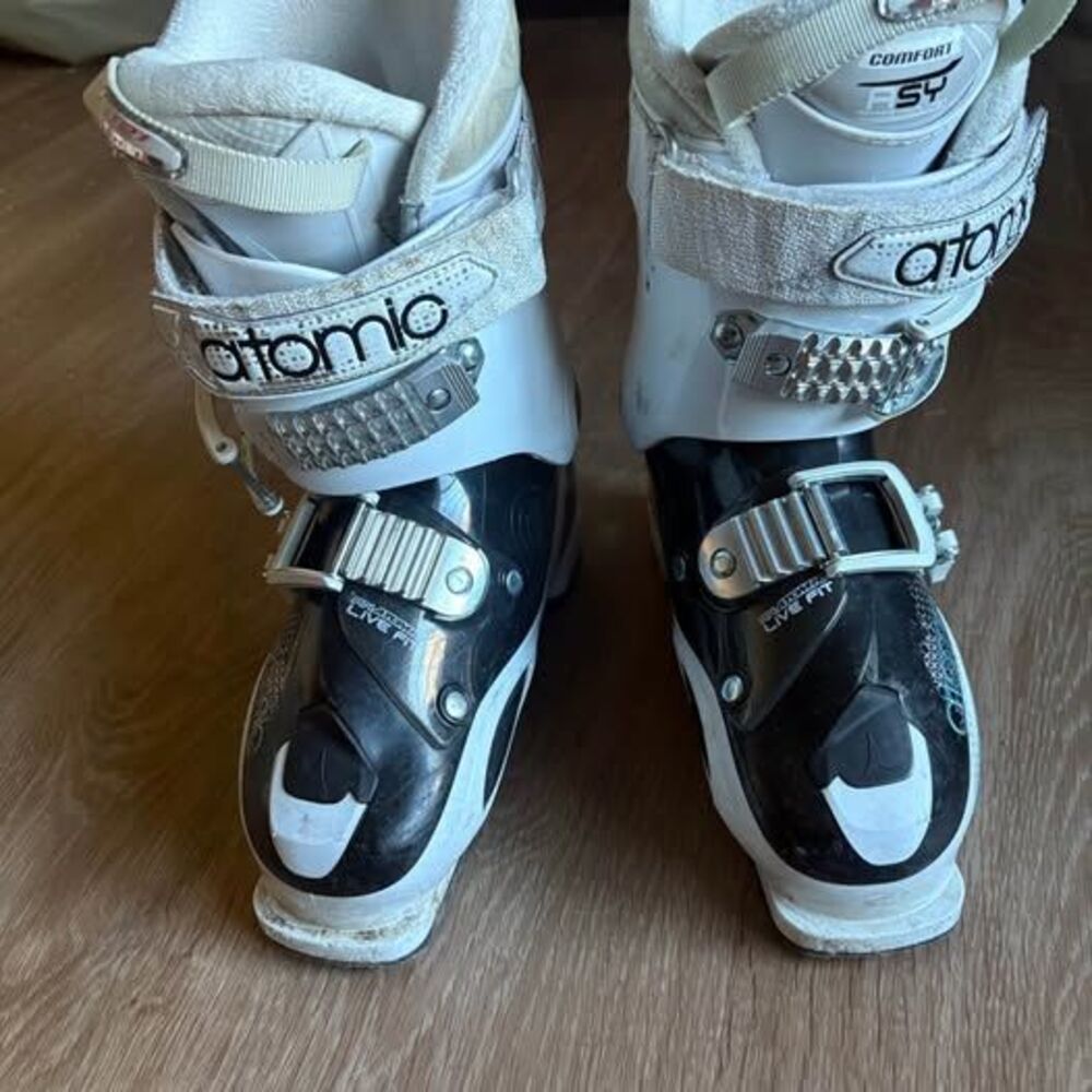 Atomic LiveFit 70 Ski boots